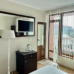 Guest house Red House Family *