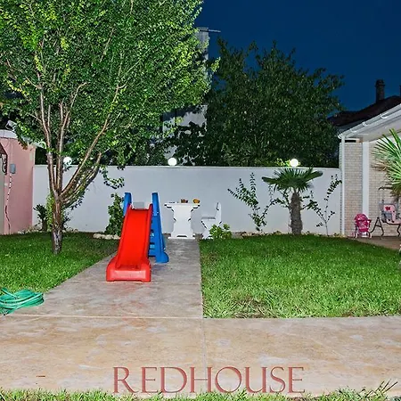 Red House Family * Rawda