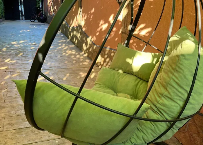 Red House Family 招待所 *