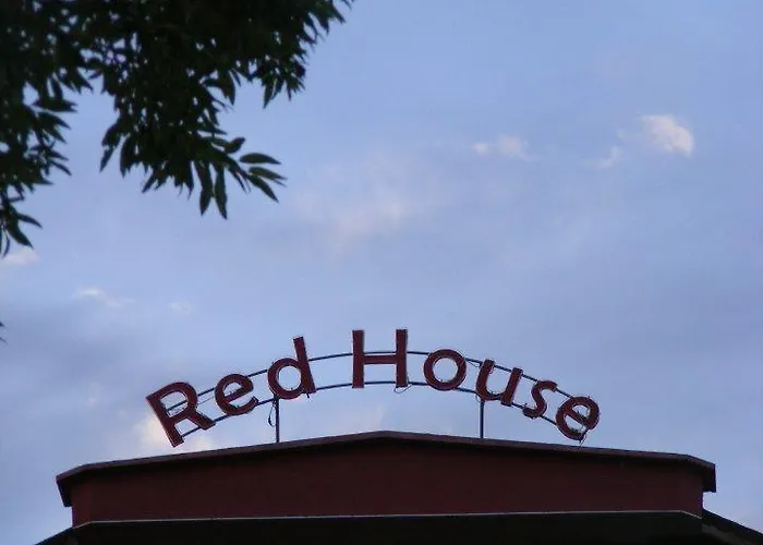 招待所 Red House Family