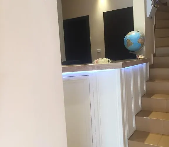 Red House Family 拉夫达