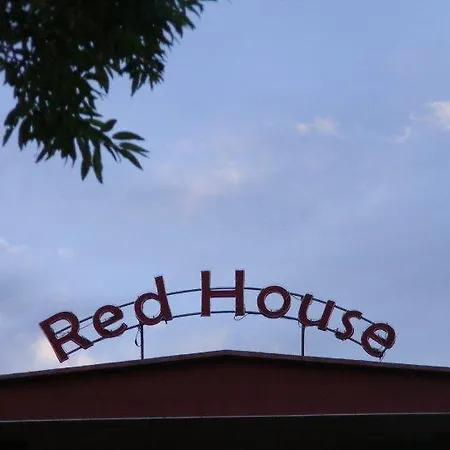 Guest house Red House Family
