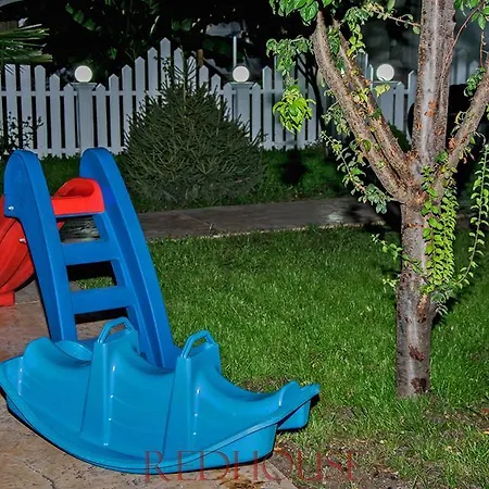 Red House Family Affittacamere Ravda