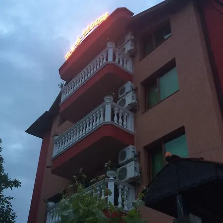 Guest house Red House Family *