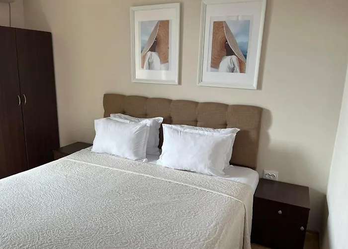 Pensión Red House Family