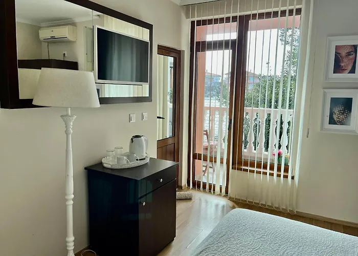 Pensión Red House Family Ravda