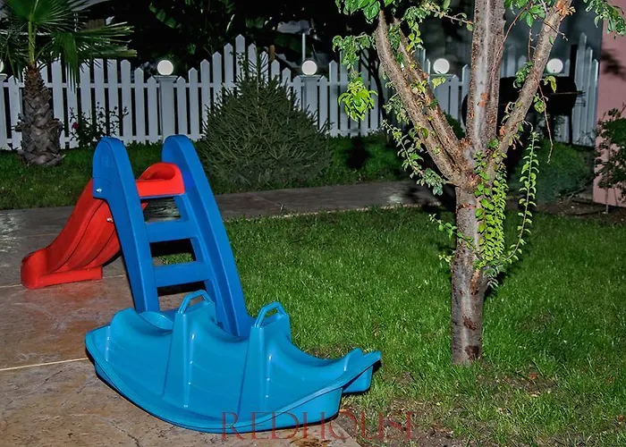 Red House Family Pensión Ravda