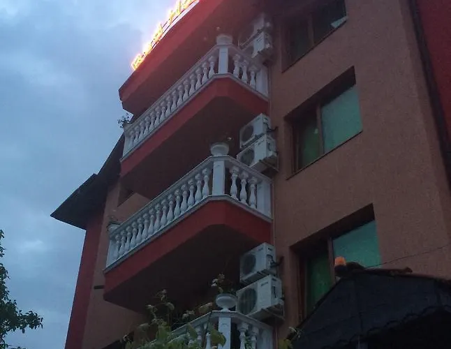 Pensión Red House Family *